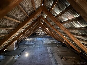 5 izbový rodinný dom s veľkým pozemkom 3826m2 v kľudnej ulič - 13