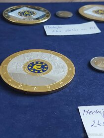Zbierka medailí a VÝROČNÉ dvojeurových mincí + žetóny - 13