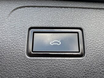 Volkswagen Passat Variant 2.0 BiTDI Highline 4MOTION DSG - 13