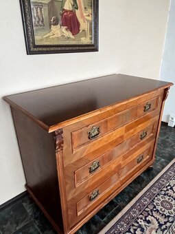 Elegantná, vysokokvalitná komoda - 13