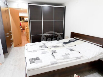 Komerčná budova s 2-izbovým bytom vo Vranove nad Topľou - 13