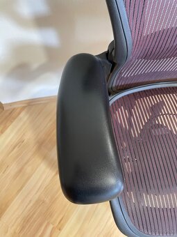 Herman Miller Aeron - veľkosť B - 13
