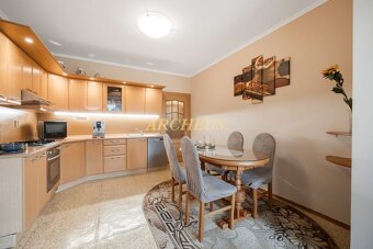 NA PREDAJ RODINNÝ DOM S PRÍSTAVBOU MALACKY, HVIEZDOSLAVOVA - 13