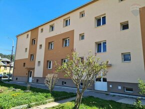 Slnečný 1-izbový byt s novým veľkým balkónom v obci Valaská - 13