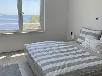 Vila s bazénom len 50 metrov od mora, pri Trogire Chorvátsko - 13