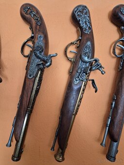 Repliky kresadlovych pištolí - 13