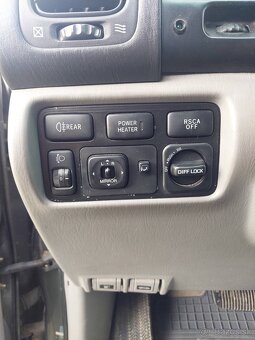 Toyota Land Cruiser 100 - 13