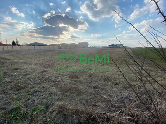 Pozemok Párovské Háje 3 272 m2 ,na výstavbu RD ,všetky IS ID - 13
