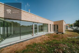 MODRANKA LUXUSNÁ NOVOSTAVBA RODINNÉHO DOMU V TICHEJ ČASTI - 13