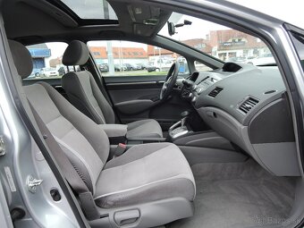 Honda Civic sedan 1,8 i-VTEC Aut. Šíbr 2006 - 13