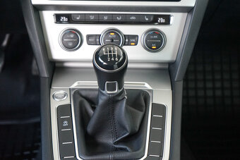 34-VOLKSWAGEN Passat, 2018,nafta,2.0TDI Comfortline,110kW - 13