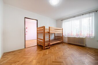 Unikátny 3-izbový byt so záhradou, bazénom, garážou a parkov - 13