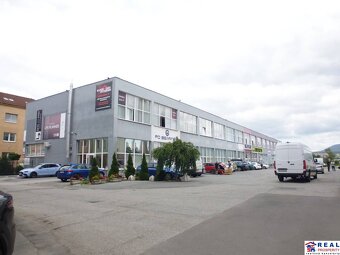 MASARYKOVA: VOĽNÉ NEBYTOVÉ priestory s UMÝVADLOM cca 23 m2 - - 13