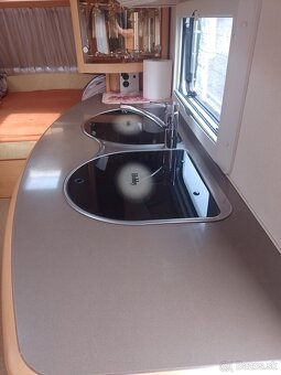 Predám karavan obytný príves Hobby 440 de Luxe - 13