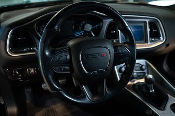 Dodge Challenger 5.7 HEMI - 13