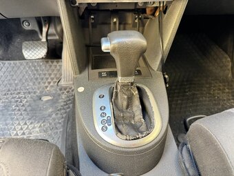 Volkswagen Touran 1.9 TDI DSG - 13