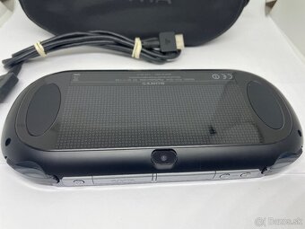 PS Vita Wi-Fi (PCH-1004) OLED - 13