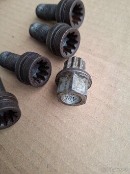 skrutky na kolesa M14 + bezpecnostne skrutky + krytky - 13