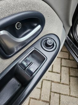 Renault Clio II Privilege, 1.2 16V, benzín - 13