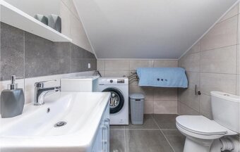 Chorvátsko dom s tromi apartmánmi 50 metrov od mora. - 13