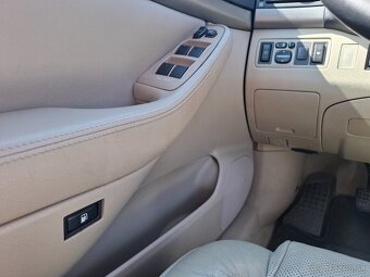 Toyota Avensis Combi 2.2 D-4D Lux - 13