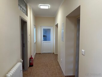 Skladové priestory v oplotenom areáli s vrátnikom - 13