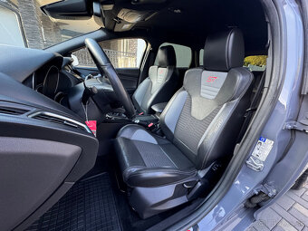Ford Focus Kombi 2.0 ST Edition Swiss 250PS - 13