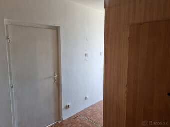 UPRAVENÁ CENA Trojizbový byt v dobrej lokalite v Lučenci - 13