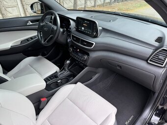 HYUNDAI TUCSON 1.6 CRDI PREMIUM A/T / 1.MAJITEĽ / SK AUTO - 13