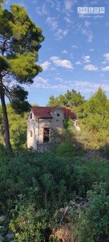 CHORVÁTSKO, OSTROV BRAČ - KAMENNÝ DOM ZO 16. STOROČIA, ZÁTOK - 13
