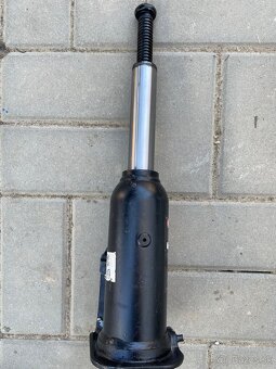 Predám hydraulický zdvihák KS TOOLS s nosnosťou 5 ton - 13