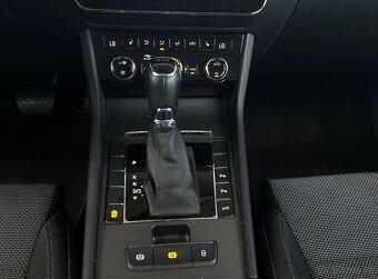 Škoda Superb 2.0 TDi DSG STYLE Virtuall Metrix 2020/6 - 13