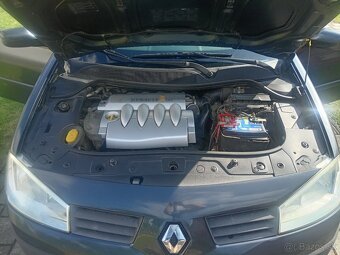 Renault Megane sedan 1,6 benzín - rok 2005 - 13