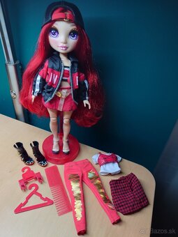 13x bábiky Rainbow High - 13