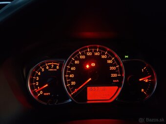 Toyota Yaris 1.33l benzín, 74 kW – výborný stav, plná výbava - 13