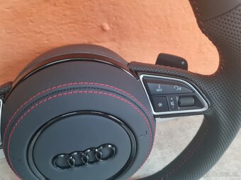 AUDI MULTIFUNKCNY VOLANT S AIRBAGOM A PADLAMI, červená niť - 13