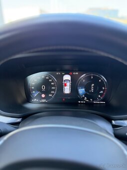 Predám Volvo V60 R DESIGN, AWD, AT8, r.v. 2020 - 13