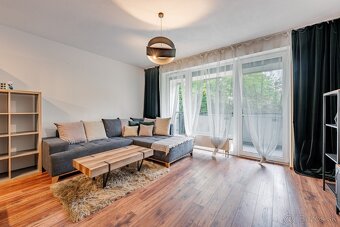 MODERNÝ DIZAJNOVO RIEŠENÝ 1i BYT S VEĽKOU LOGGIOU - 13