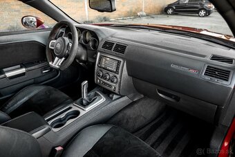 Dodge Challenger SRT8 6.4 MANUÁL 477PS - 13