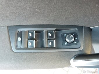 Volkswagen Touran 1.6 TDI SCR BMT Comfortline - 13