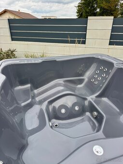 Štvorcová kúpacia kaďa, vírivka, jacuzzi - 13