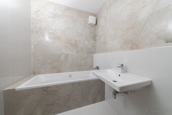 REZERVOVANÝ - MIKELSSEN - Na predaj priestranný 3 izbový byt - 13