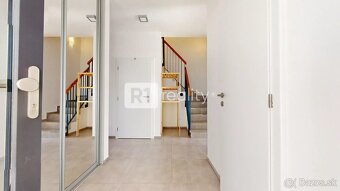 Pekný, zariadený 5 izb. rodinný dom v luxusnej radovej zásta - 13