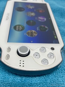 PS VITA PCH-1000 - OLED biela verzia 3. - 13