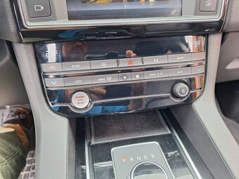 Jaguar F-pace 2.0d - 13