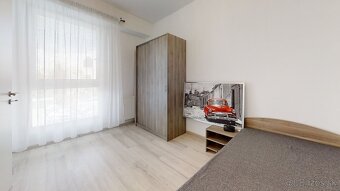 2i.byt Vietnamská ul., 1x GAR. PARKING v cene, 3/7p., loggia - 13