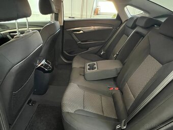 Hyundai i40 1.7 CRDi STYLE WEBASTO  TOP VÝBAVA  AUTOMAT - 13
