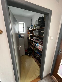 Zrekonštruovaný RD na peknom slnečnom pozemku. - 13