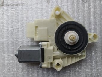 Motorček stahovania okná Škoda Octavia 3 Rapid VW Golf 7 - 13