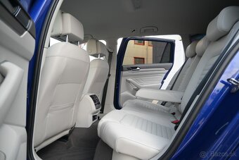 Volkswagen Passat Variant 2.0 TDI Elegance 4Motion DSG - 13